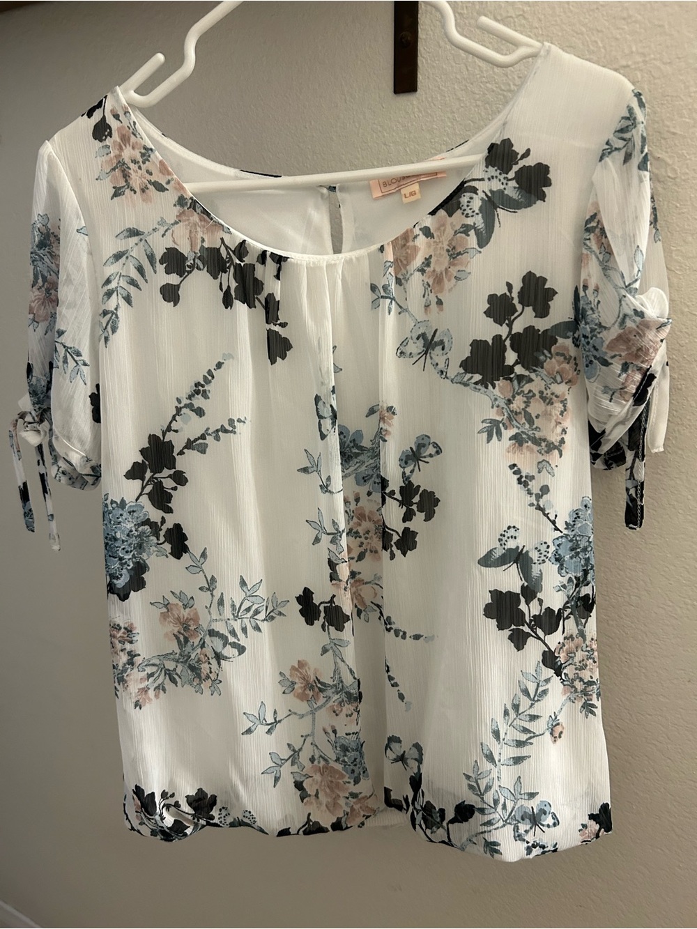 Leith White Floral Short Sleeve Tie-Sleeve Blouse